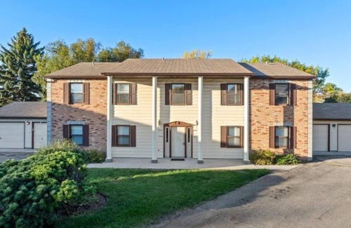 Minot Condo | Beautiful 2-bedroom condo w/garage, in charming SW Minot with WiFi, AC,.