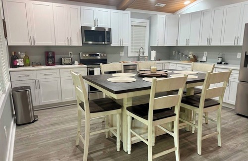 Burgaw House | Beautiful 2-bedroom house on the Cape Fear River