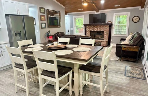 Burgaw House | Beautiful 2-bedroom house on the Cape Fear River