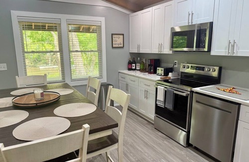 Burgaw House | Beautiful 2-bedroom house on the Cape Fear River