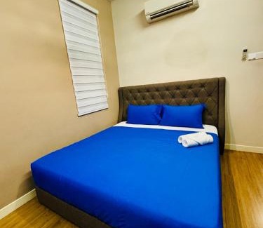 Batu Ferringhi Villa | Beautiful 20-Person Villa, Walk to Beach & Market