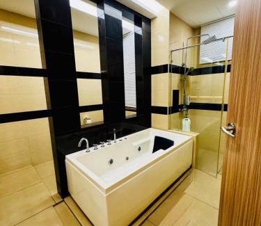 Batu Ferringhi Villa | Beautiful 20-Person Villa, Walk to Beach & Market