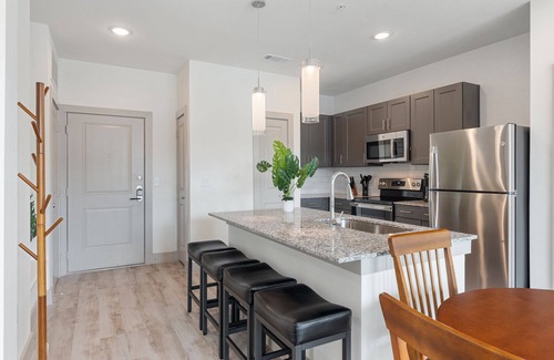 Stony Ridge North Apartment | Beautiful 2BD/2BA Next to Airport 2888