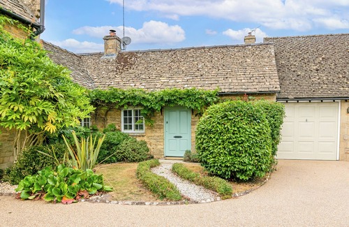 Churchill House | Beautiful 2BD Cottage in the Cotswolds
