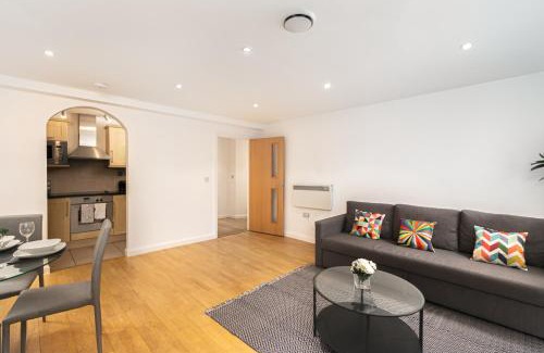 Oakleigh Apartment | Beautiful 2Bed 2Bath Apartment 4Mins to Train Station with WiFi and Free Parking