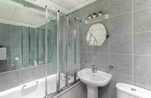 Oakleigh Apartment | Beautiful 2Bed 2Bath Apartment 4Mins to Train Station with WiFi and Free Parking