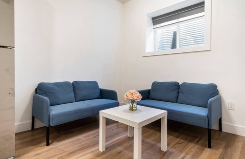 Southeast Calgary House | Beautiful 2bedroom Guest Suite Near Downtown