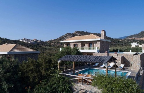 Ammoudara Villa | Beautiful 3-Bed Sea Front Villa in Agios Nikolaos