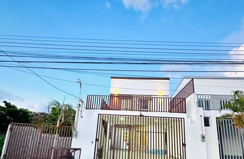 Sector 3 House | Beautiful 3 Bed Townhome in Gated Community in La Ceiba with Pool, WiFi, AC