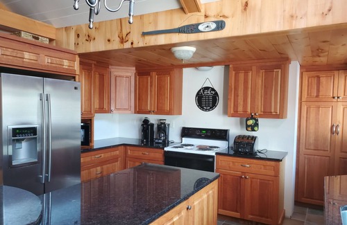 Franklin House | Beautiful 3 Bedroom Lake House on Webster Lake!