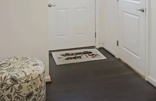 Waldorf House | Beautiful 3 level one car garage townhome