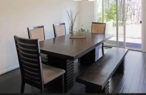 Waldorf House | Beautiful 3 level one car garage townhome