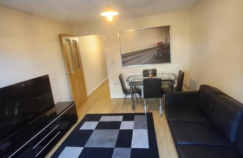 West Thurrock House | Beautiful 4 Bedroom Home With Parking by Lakeside