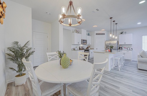 Shenandoah House | Beautiful 4-bedroom Brand New Modern House Bella with pool and park