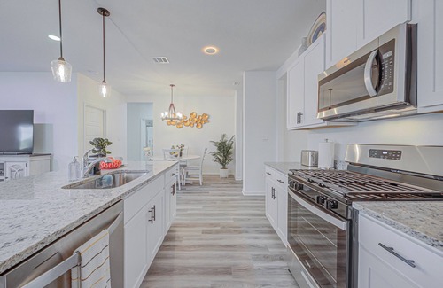 Shenandoah House | Beautiful 4-bedroom Brand New Modern House Bella with pool and park