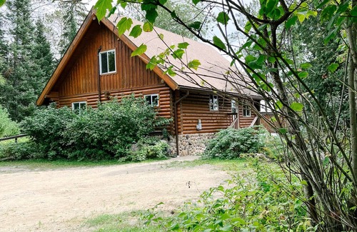Cook Cabin | Beautiful 4 BR 4BA log home on Lake Vermilion, perfect for families. A/C + WiFi
