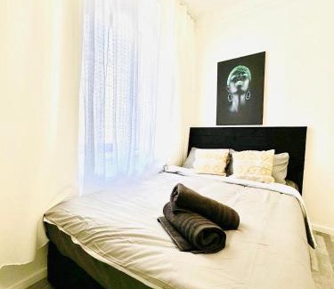 Grinzing Apartment | Beautiful 4BR Apt for up to 12P 10 Min to FAC Platz