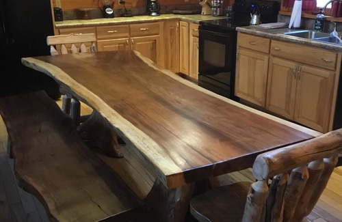 Franklin Cabin | 'Beautiful 7 BR 5 Bath Log Home with a game room, Hot Tub, and Starlink internet