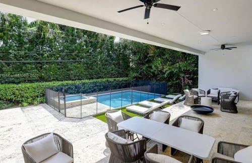 Bay Harbor Islands Apartment | Beautiful 7 Br. Single family (325418) by Houzlet