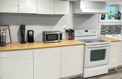 Ajax House | 🏡 Beautiful Ajax Retreat – Comfort, Space, and a Great Location!