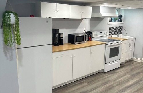 Ajax House | 🏡 Beautiful Ajax Retreat – Comfort, Space, and a Great Location!