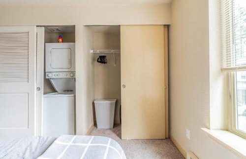 Bitter Lake Apartment | Beautiful and cozy one bedroom apartment -WiFi, BBQ, Patio, Dog park, close to Greenlake and Northgate