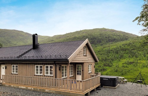 Kvam House | Beautiful and welcoming cottage in great location near the ski center Eikedalen.