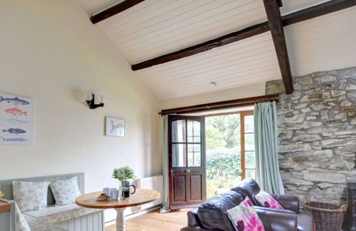 Llanerchymedd House | Beautiful apartment in villa for 3 guests with WIFI, TV, patio, pets allowed and parking