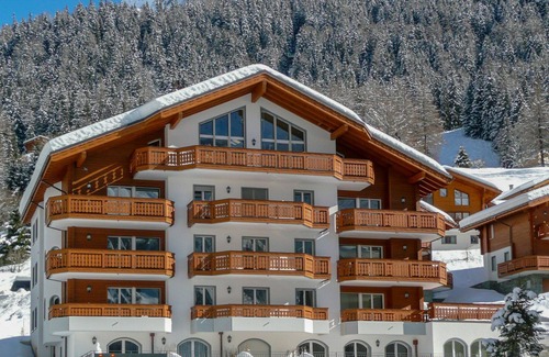 Leukerbad Apartment | Beautiful apartment for 8 people with hot tub, WIFI, TV and balcony