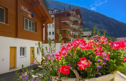 Leukerbad Apartment | Beautiful apartment for 8 people with hot tub, WIFI, TV and balcony