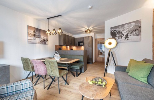 Viehhofen Apartment | Beautiful apartment for 6 people with pool, WIFI, TV, balcony, pets allowed and parking