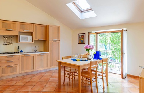 Garda Apartment | Beautiful apartment for 4 people with A/C, pool, WIFI, TV, patio, panoramic view and parking
