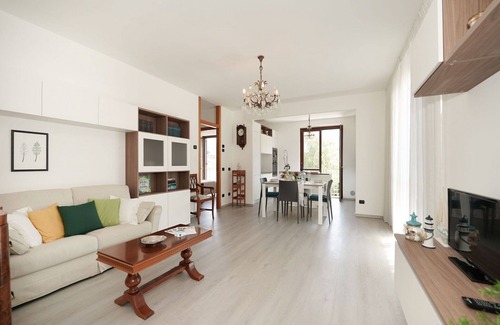 Luino Apartment | Beautiful apartment for 4 people with WIFI, TV and balcony