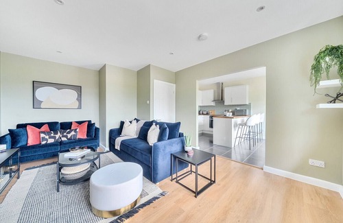 Esher Apartment | Beautiful apartment in Claygate Village