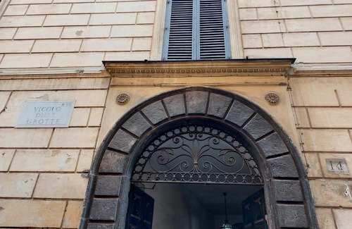 Rione VII Regola Apartment | Beautiful Apartment in Campo de Fiori