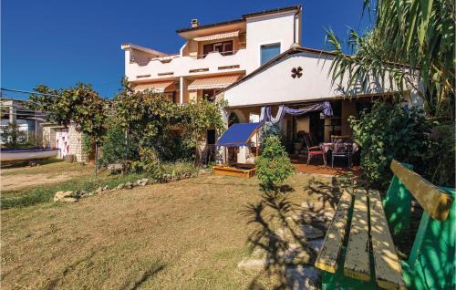Dinjiska Apartment | Beautiful Apartment In Dinjiska