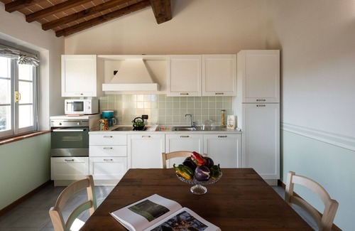 Larciano House | Beautiful apartment in villa for 2 guests with A/C, WIFI, pool and TV