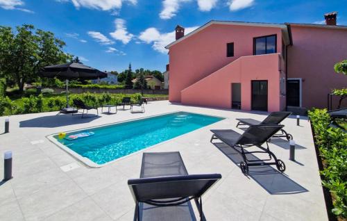 Strmac Apartment | Beautiful Apartment In Labin With Wifi