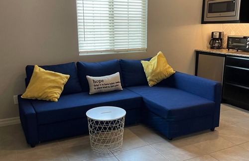 San Tan Valley House | Beautiful attached clean Casita with a separate entrance -No animals allowed