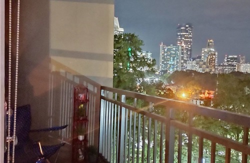 Buckhead Village Apartment | Beautiful babe cave in upscale Buckhead area