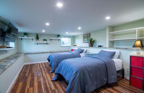 Camas House | Beautiful Basement Apt W Private Back Patio