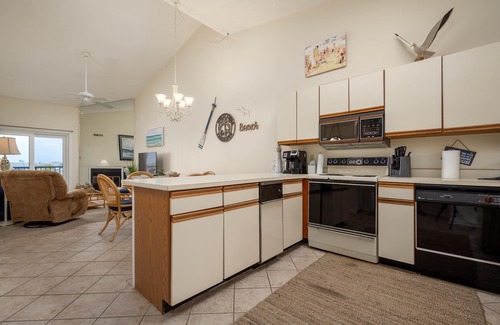 North Ocean City Condo | Beautiful Bayside Condo with canal front views and boat slips