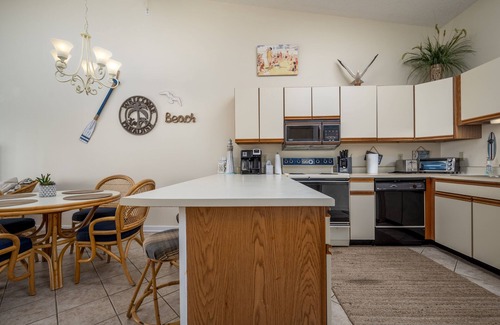 North Ocean City Condo | Beautiful Bayside Condo with canal front views and boat slips