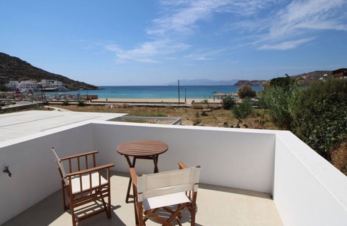 Ios House | Beautiful beachfront property