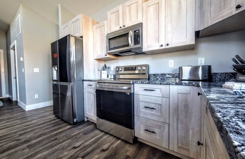 Wolf Creek House | Beautiful Brand New Home with the BEST VIEW OF THE MISSOURI RIVER