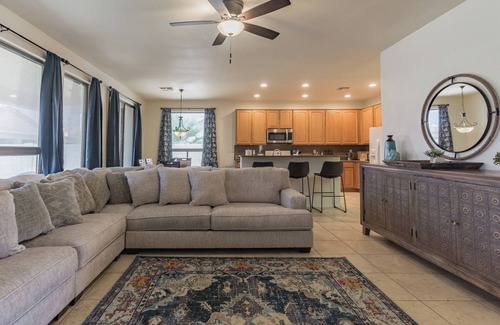 Oakwood House | Beautiful Bungalow in Award Winning Resort Style Gated Sun Lakes community