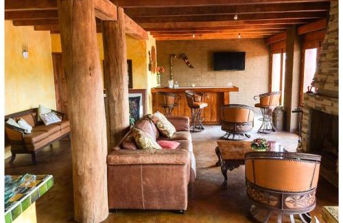 Tapalpa House | Beautiful Cabin Downtown Tapalpa Oven Mud Barbecue Grill 4 Room 12 ppl TV Wifi