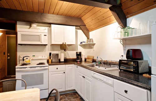 Baring Cabin | Beautiful cabin in the woods with a private hot tub