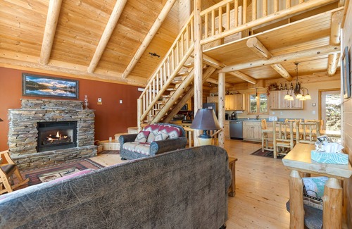 Benchmark Cabin | Beautiful Cabin near Deadwood and Sturgis