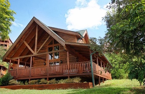 Sevierville Cabin | Beautiful, clean, comfortable and great views! Romantic and family friendly
